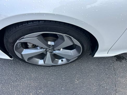 Used 2020 Honda Accord Touring image 11