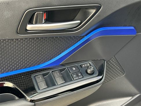 Used 2022 Toyota C-HR XLE image 17