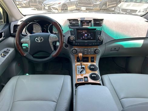 Used 2010 Toyota Highlander Limited AWD/4WD image 17
