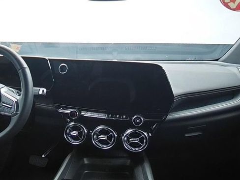 Used 2025 Chevrolet Blazer EV LT FWD image 18