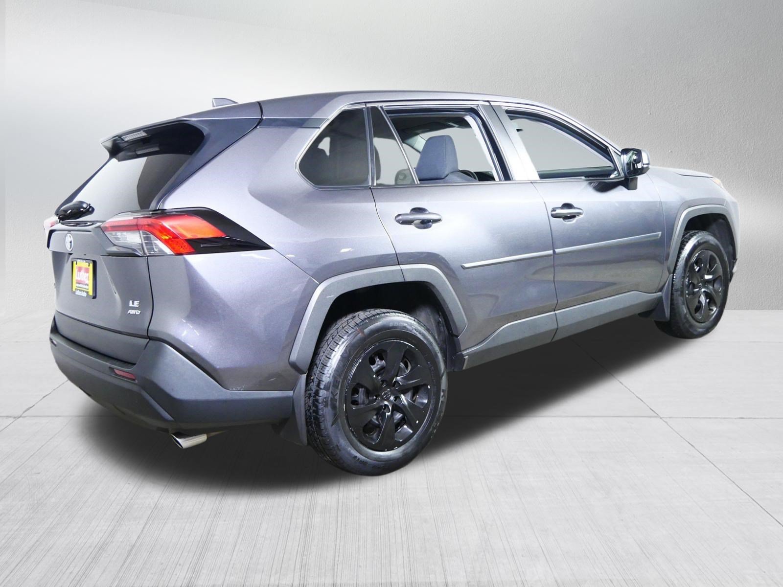 Used 2022 Toyota RAV4 LE AWD/4WD image 7