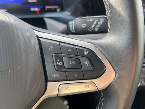 Used 2024 Volkswagen Taos SE image 16