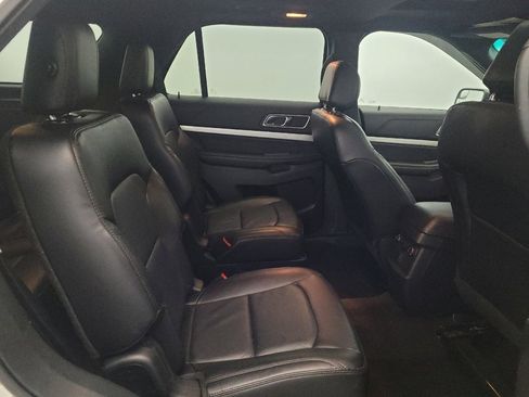 Used 2016 Ford Explorer XLT w/ Equipment Group 202A AWD/4WD image 19