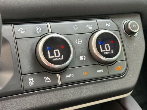 Used 2023 Land Rover Defender 90 S AWD/4WD image 18