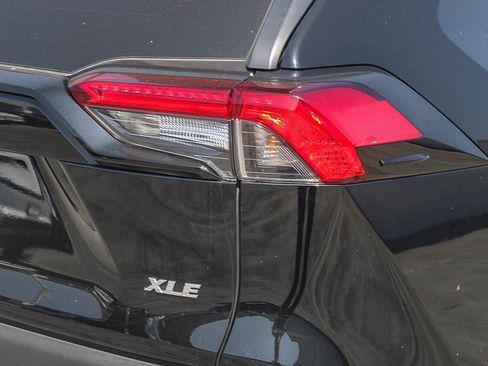 Used 2019 Toyota RAV4 XLE w/ Convenience Package image 15