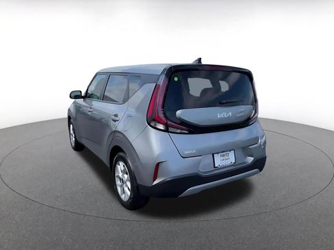 Used 2025 Kia Soul LX w/ LX Technology Package FWD image 11