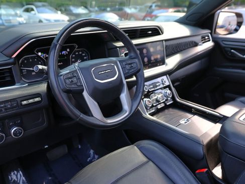 Used 2021 GMC Yukon XL Denali w/ Denali Premium Package AWD/4WD image 12