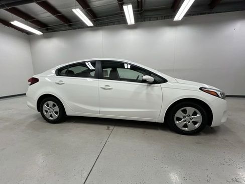 Used 2017 Kia Forte LX image 9