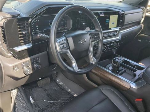 Used 2023 Chevrolet Silverado 1500 LT Trail Boss w/ LT Trail Boss Premium Package AWD/4WD image 9