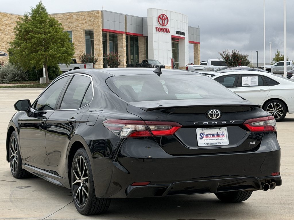 Used 2023 Toyota Camry SE FWD image 4