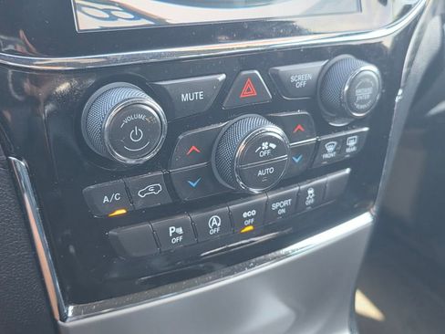 Certified 2021 Jeep Grand Cherokee Laredo X image 28