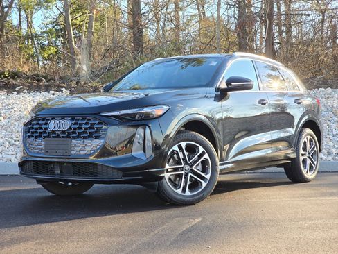 Certified 2025 Audi Q5 Premium w/ Convenience Package image 1