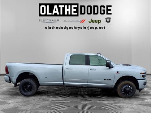 New 2026 RAM 3500 Laramie AWD/4WD image 28