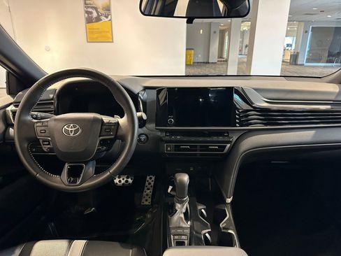 Used 2025 Toyota Camry SE image 34