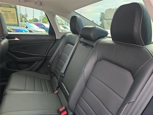 Used 2024 Volkswagen Jetta SE FWD image 12