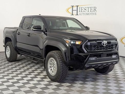 Used 2025 Toyota Tacoma TRD Off-Road w/ TRD Off Road Premium Package AWD/4WD image 2