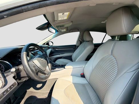 Used 2020 Toyota Camry SE FWD image 19