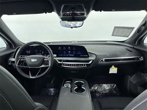 Used 2025 Cadillac Lyriq Luxury image 21