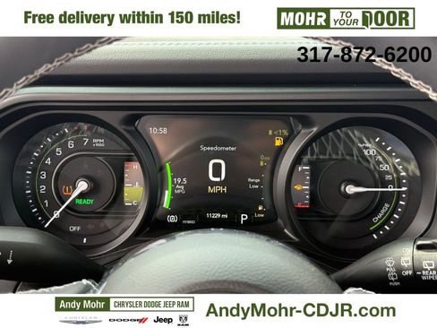 Used 2025 Jeep Wrangler Unlimited Sahara w/ Safety Group image 4