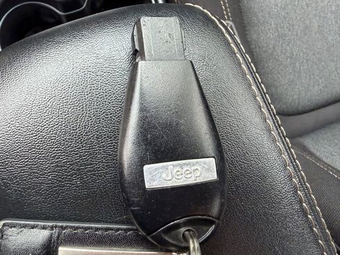 Used 2018 Jeep Cherokee Latitude image 30