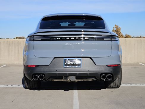 Certified 2025 Porsche Cayenne S image 7