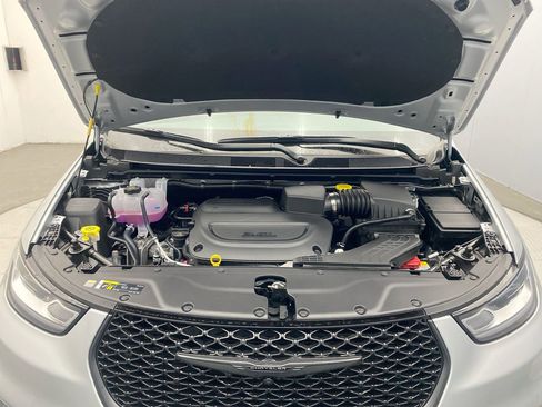 New 2026 Chrysler Pacifica Select w/ S Appearance Package image 10