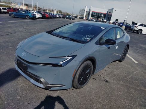New 2026 Toyota Prius Plug-In Hybrid FWD image 2