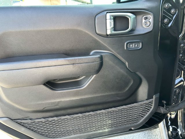 Used 2024 Jeep Gladiator Mojave w/ Technology Group AWD/4WD image 17
