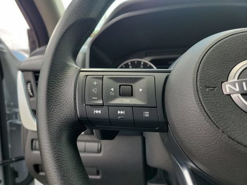 Used 2024 Nissan Rogue SV AWD/4WD image 16