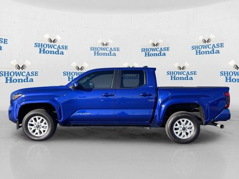 Used 2025 Toyota Tacoma SR5 AWD/4WD image 4