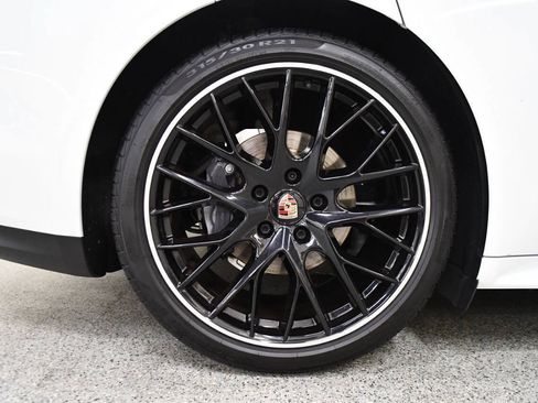 Used 2021 Porsche Panamera RWD image 28