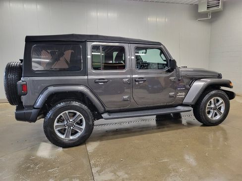 Used 2022 Jeep Wrangler Unlimited Sahara w/ Cold Weather Group AWD/4WD image 11