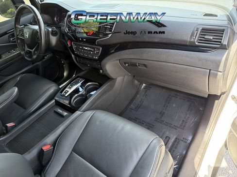 Used 2021 Honda Pilot Touring image 9