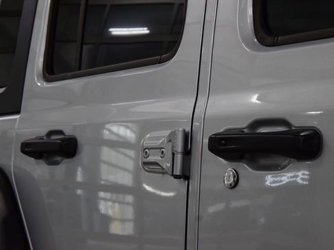 Used 2024 Jeep Wrangler Unlimited Sport AWD/4WD image 17