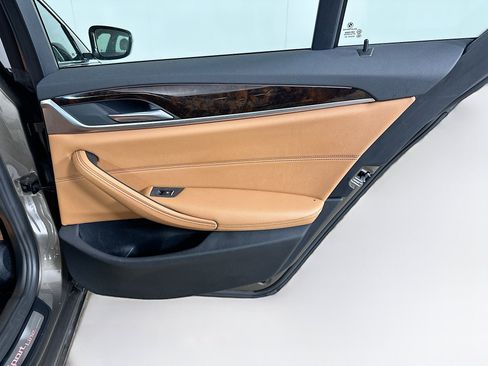 Used 2018 BMW 530i image 31