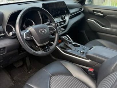 Used 2023 Toyota Highlander XSE