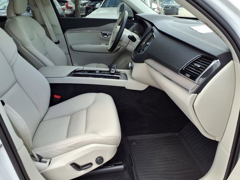 Certified 2025 Volvo XC90 T8 Plus w/ Protection Package Premier AWD/4WD image 11