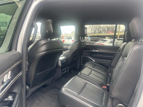 Used 2023 Jeep Wagoneer Series III w/ Preferred Equipment Group RWD image 15