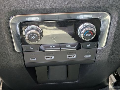 Used 2024 GMC Yukon AT4 w/ Technology Package AWD/4WD image 15