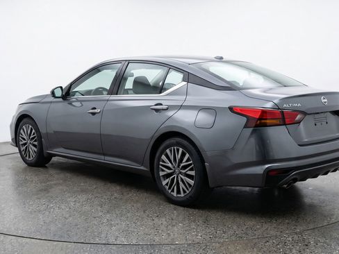 Used 2025 Nissan Altima 2.5 SV FWD image 6