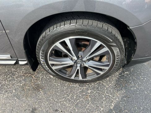 Used 2019 Nissan Pathfinder Platinum image 31