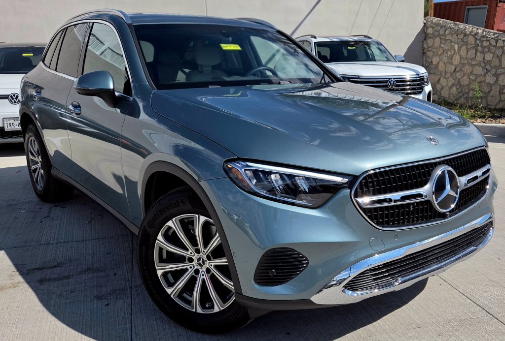 Used 2026 Mercedes-Benz GLC 300 image 1