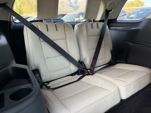 Used 2018 Ford Explorer Platinum image 19