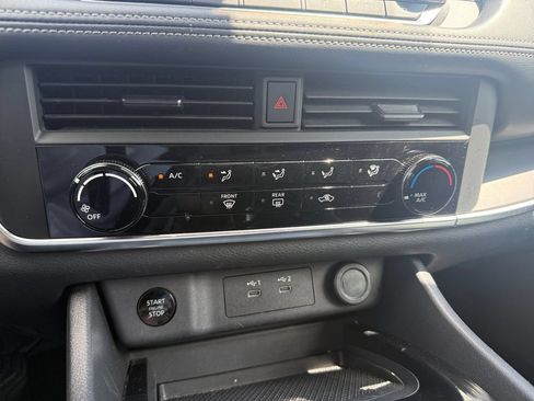 Used 2024 Nissan Rogue S FWD image 23