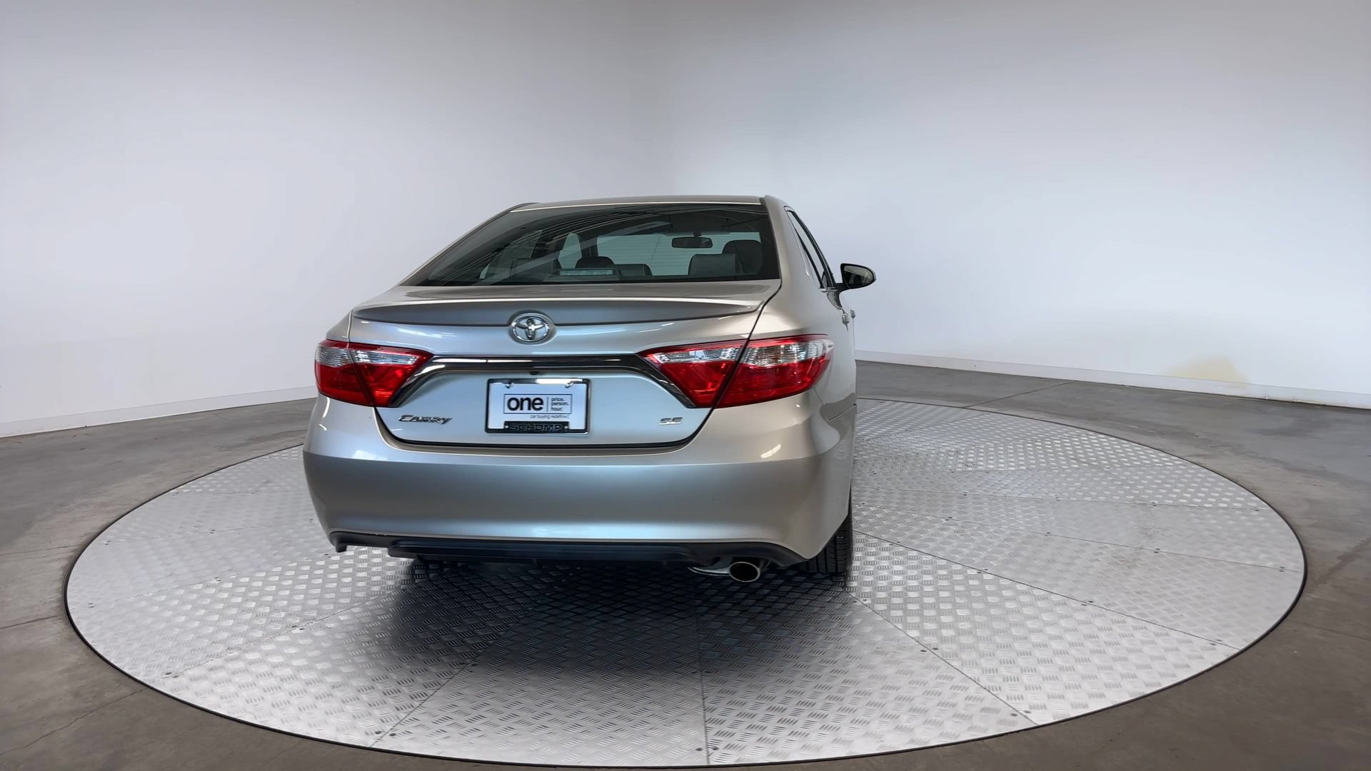 Used 2016 Toyota Camry SE FWD image 7