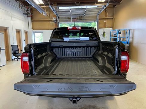 New 2026 GMC Canyon Denali w/ LPO, Denali Black Edition image 19