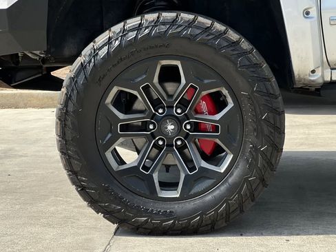 Used 2018 Chevrolet Silverado 1500 LTZ Z71 w/ LTZ Plus Package AWD/4WD image 12