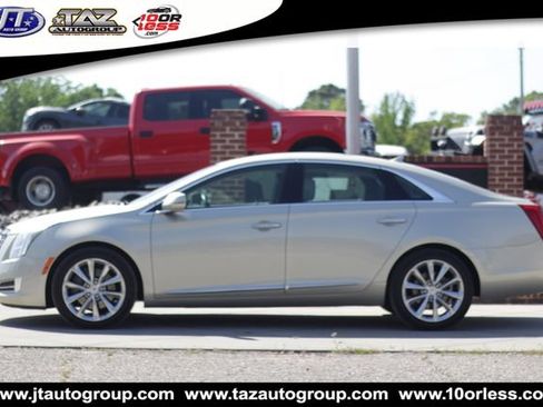 Used 2014 Cadillac XTS Luxury w/ Driver Awareness Package FWD image 4