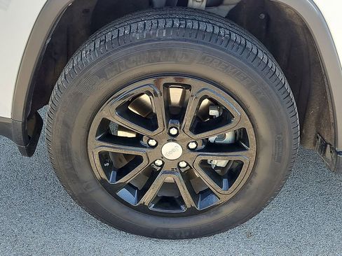 Used 2022 Jeep Grand Cherokee Laredo E image 13