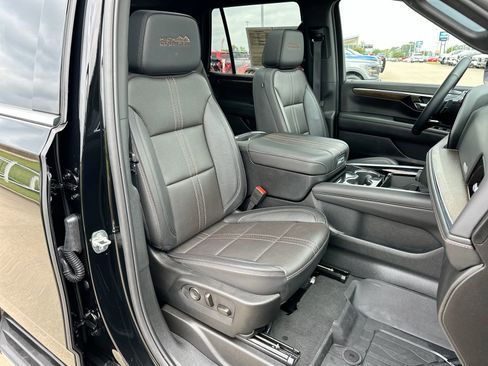 Used 2025 Chevrolet Tahoe High Country w/ Sun And Tow Package AWD/4WD image 28